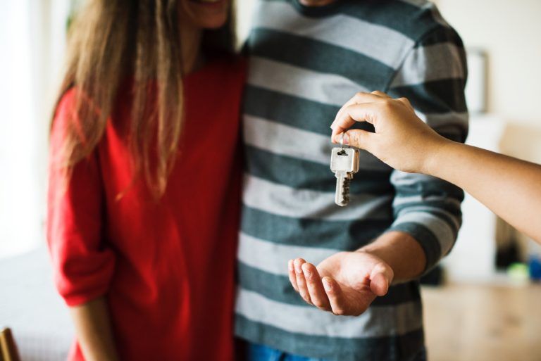 buscar casa pareja entrega llaves